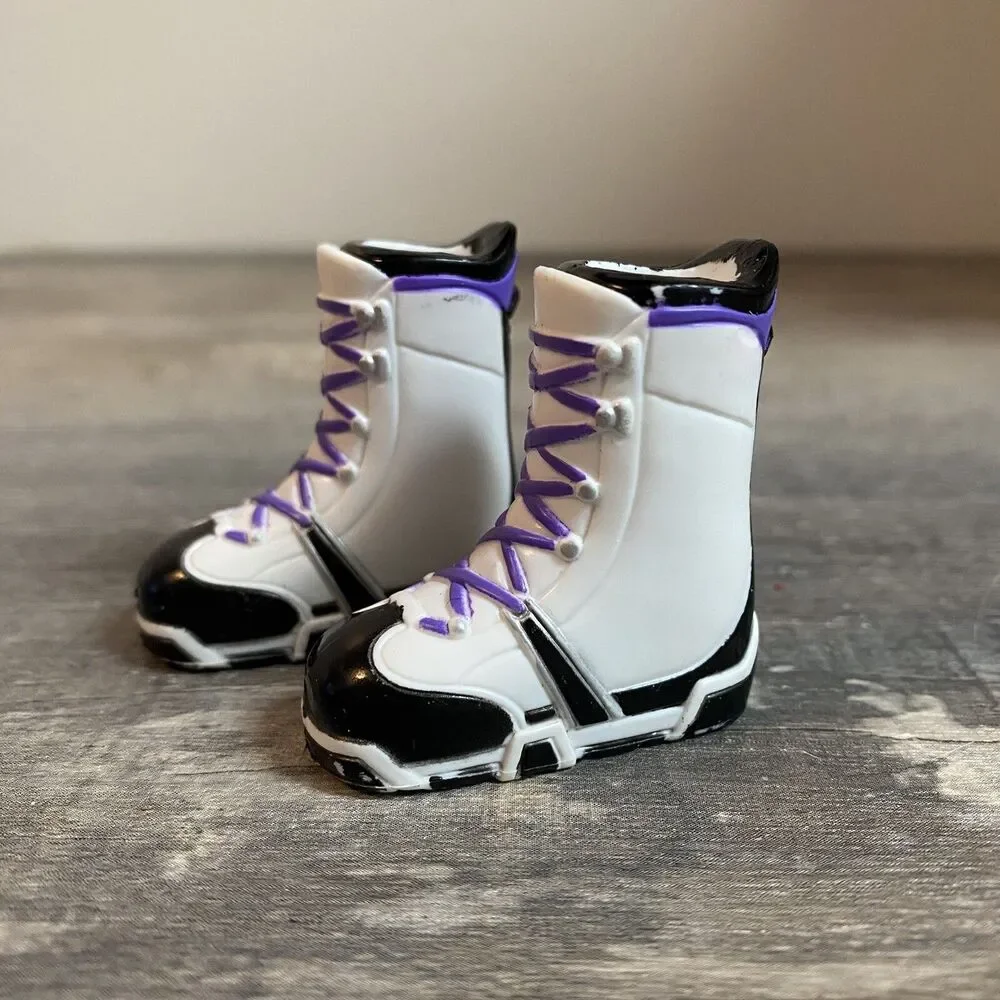 VTG Bratz Dolls Shoes Snow Boarding Boots Purple White Black Lilie